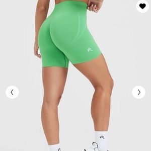 NWT Oner Active EFFORTLESS SEAMLESS SHORTS Jade S KNITTED LOGO